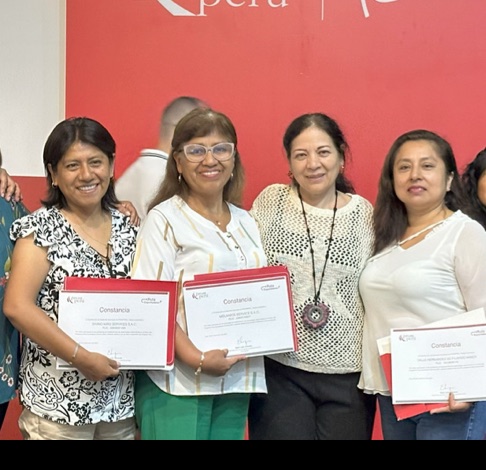 Equipo DN con reconocimiento Marca Perú